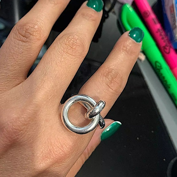 STERLING SILVER INTERLOCKING CIRCLE CHARM MINIMALIST RING - Picture 10 of 13